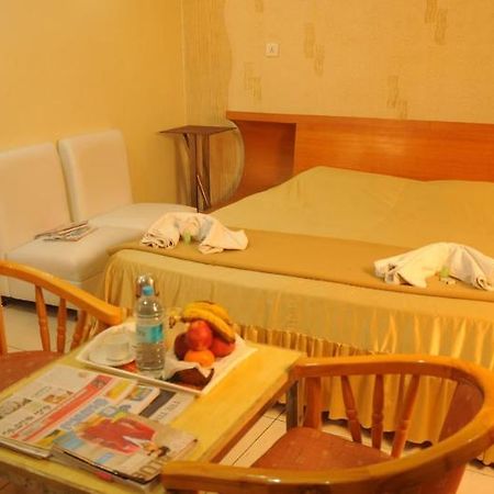 Hotel Tanisha Hajdarabad Zewnętrze zdjęcie