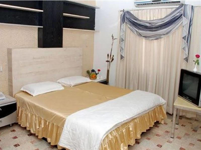 Hotel Tanisha Hajdarabad Zewnętrze zdjęcie